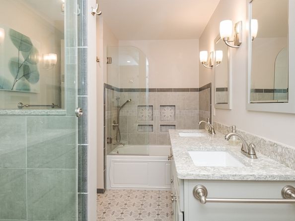 45 Shawheen Road 28, Bedford MA 01730