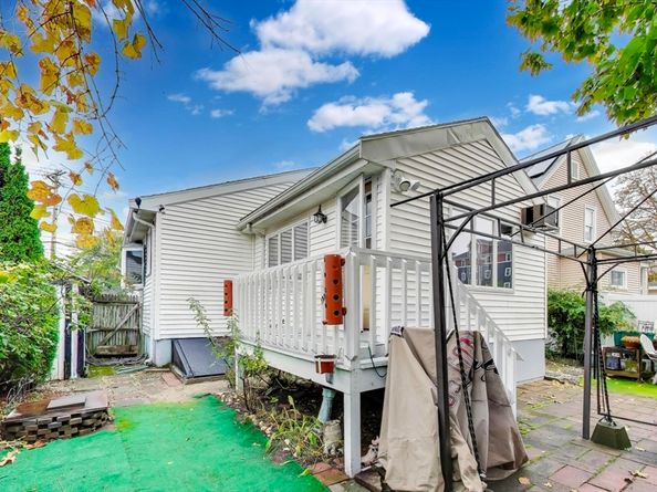 3 River St Ct, Lynn MA 01905