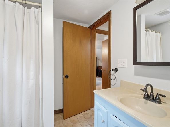 18 Mumford Rd, Sutton MA 01590