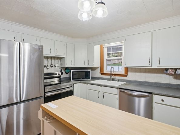 18 Mumford Rd, Sutton MA 01590