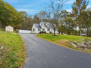 18 Mumford Rd, Sutton MA 01590