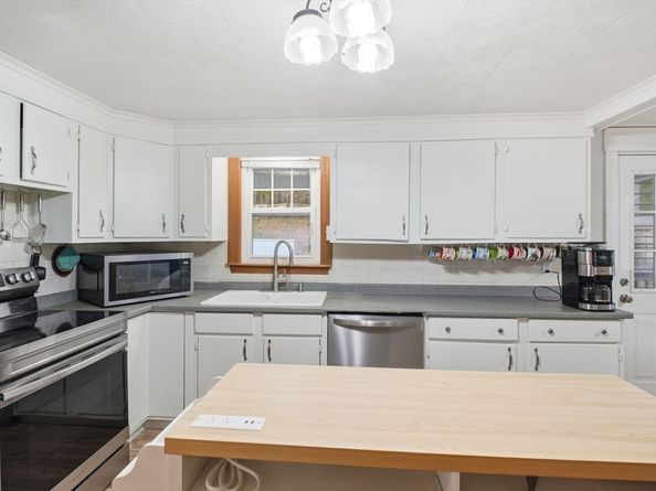 18 Mumford Rd, Sutton MA 01590