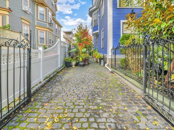 23 Tonawanda St, Boston MA 02124