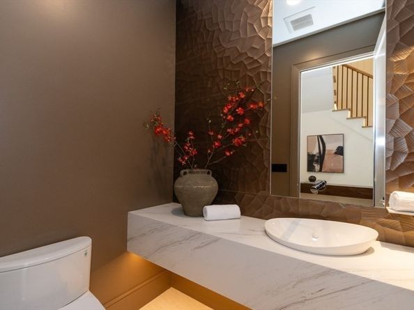 63 Drumlin Rd, Newton MA 02459