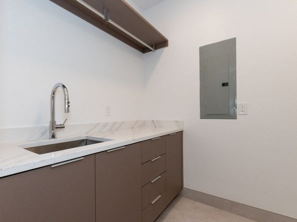 63 Drumlin Rd, Newton MA 02459