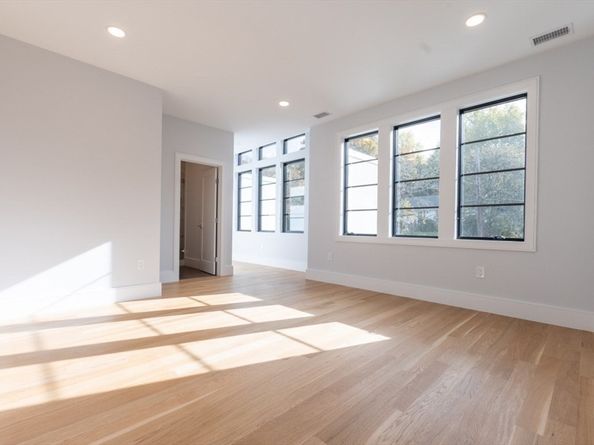 63 Drumlin Rd, Newton MA 02459