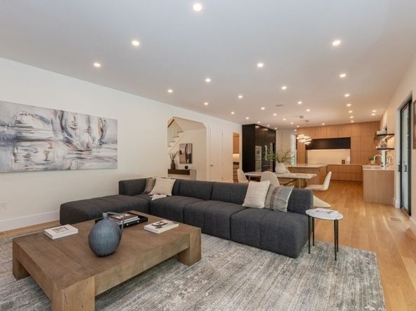 63 Drumlin Rd, Newton MA 02459