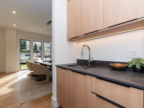 63 Drumlin Rd, Newton MA 02459