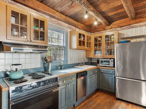 17 Maple St, Sterling MA 01564