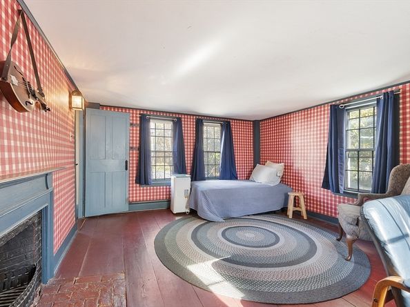 17 Maple St, Sterling MA 01564