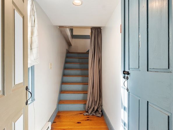 17 Maple St, Sterling MA 01564