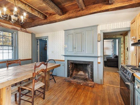 17 Maple St, Sterling MA 01564