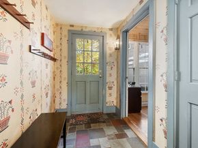 17 Maple St, Sterling MA 01564