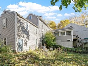 17 Maple St, Sterling MA 01564