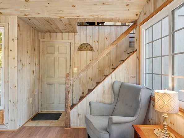 17 Maple St, Sterling MA 01564