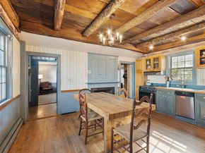 17 Maple St, Sterling MA 01564