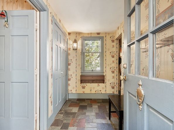 17 Maple St, Sterling MA 01564