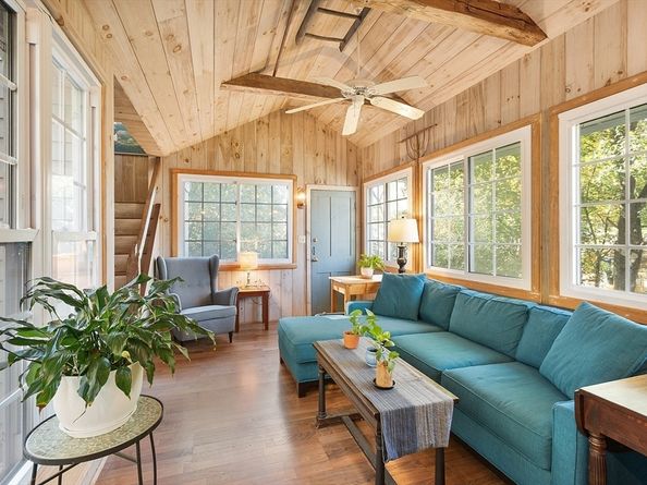 17 Maple St, Sterling MA 01564