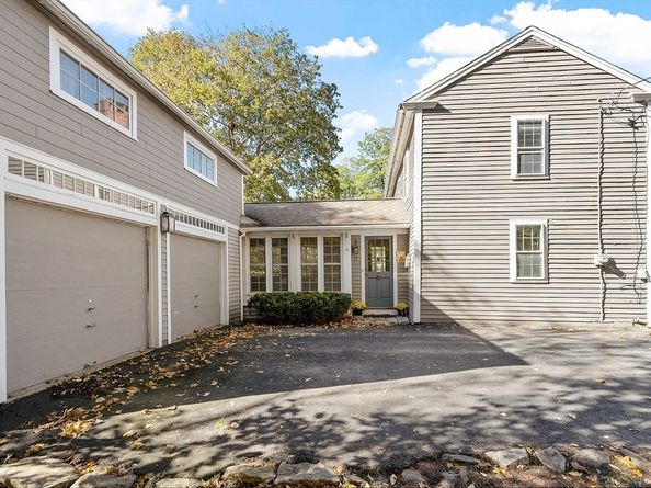 17 Maple St, Sterling MA 01564