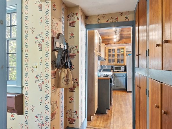 17 Maple St, Sterling MA 01564