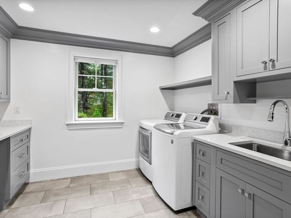 25 Flintlock Road, Lexington MA 02420
