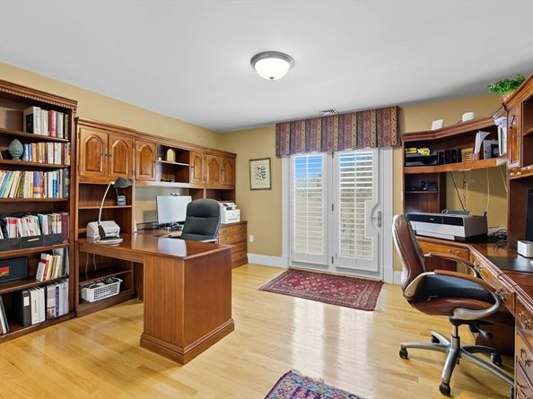 3 Warren Dr, Middleton MA 01949