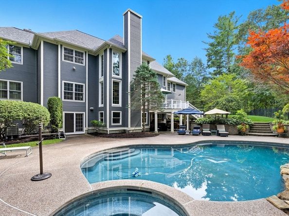 3 Warren Dr, Middleton MA 01949