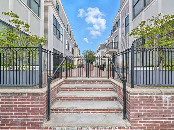 205 E St. 4N, Boston MA 02127