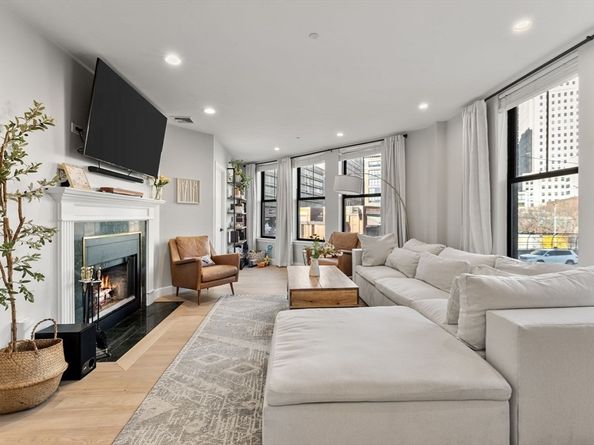 75 Clarendon St 201, Boston MA 02116