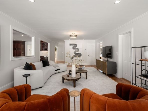 150 Country Club Rd, Newton MA 02459