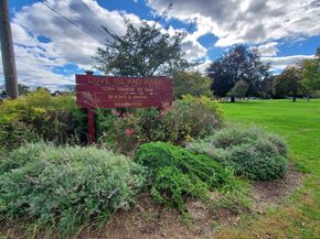 421 Sylvan Knoll Road, Stamford CT 06902