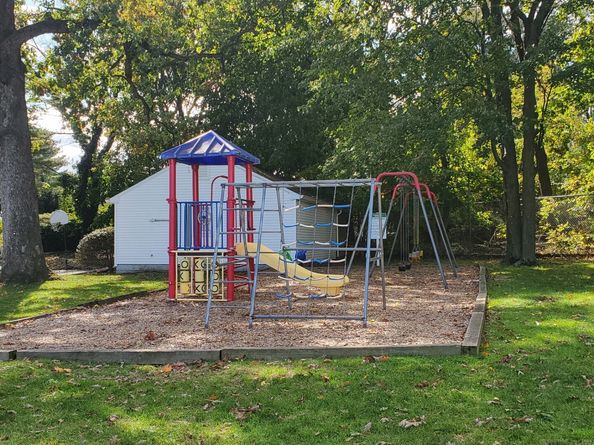 421 Sylvan Knoll Road, Stamford CT 06902