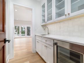 40 Hoyclo Road, Stamford CT 06903
