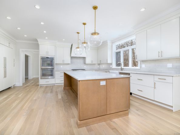 40 Hoyclo Road, Stamford CT 06903
