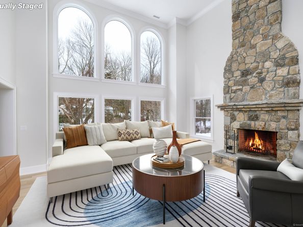 40 Hoyclo Road, Stamford CT 06903