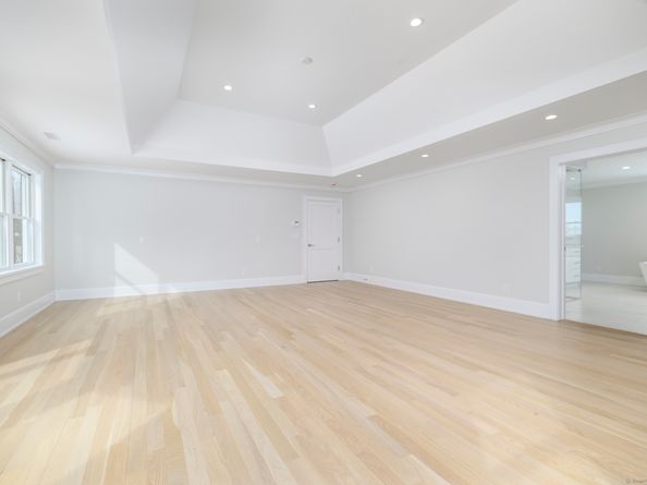 40 Hoyclo Road, Stamford CT 06903
