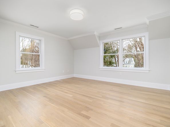 40 Hoyclo Road, Stamford CT 06903