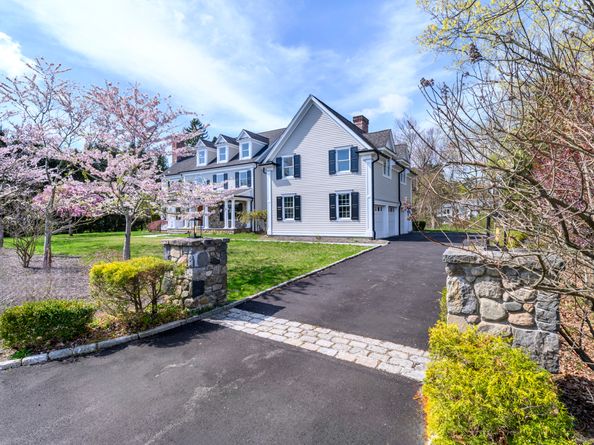 40 Hoyclo Road, Stamford CT 06903