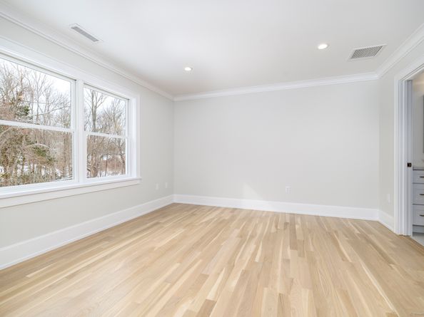 40 Hoyclo Road, Stamford CT 06903