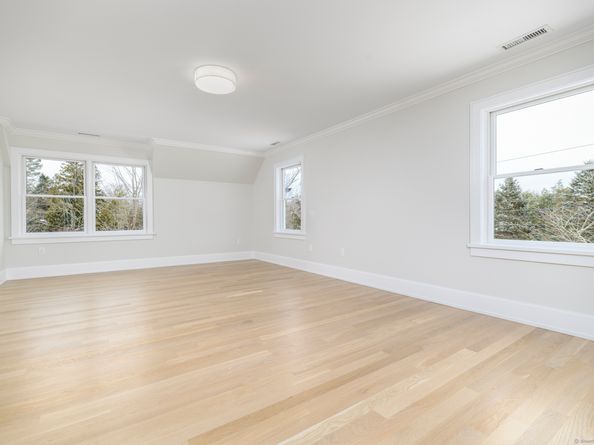 40 Hoyclo Road, Stamford CT 06903