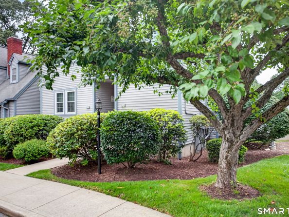 85 Gate Ridge Road 85, Fairfield CT 06825