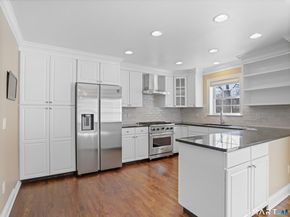 86 Forest Street S, New Canaan CT 06840