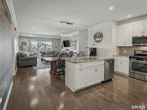 925 Old Pasture Drive 925, Danbury CT 06810