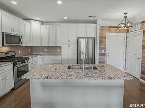 925 Old Pasture Drive 925, Danbury CT 06810