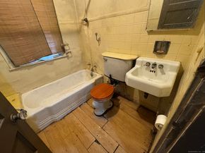 Undisclosed Address #24119392, Bridgeport CT 06604