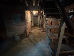 Undisclosed Address #24119392, Bridgeport CT 06604