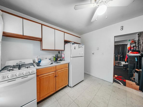 33 Granfield Avenue, Bridgeport CT 06610