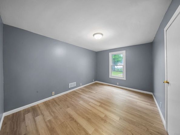 33 Granfield Avenue, Bridgeport CT 06610