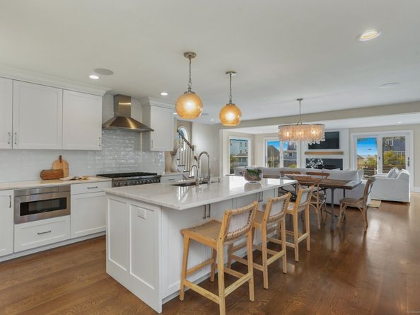 318 320 Pine Creek Avenue, Fairfield CT 06824