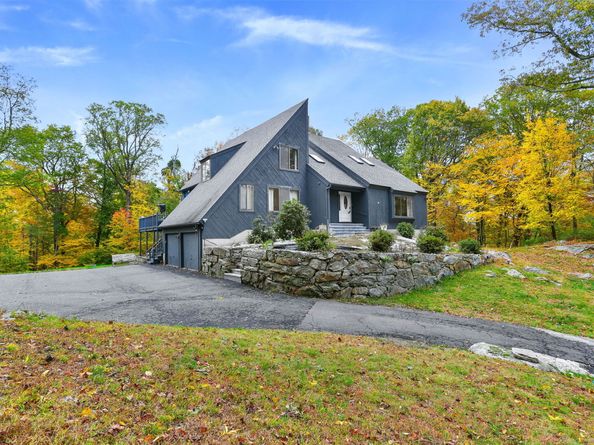 22 Ledgewood Road, Redding CT 06896